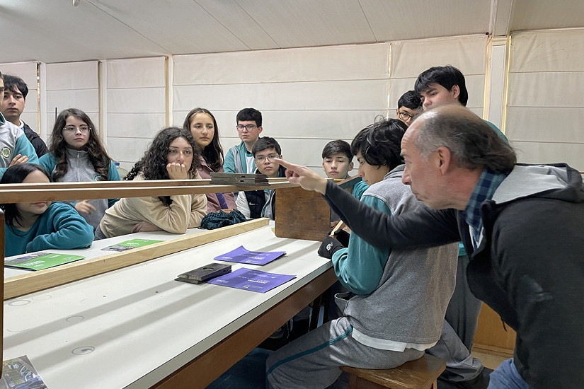 Saint Paul College de Llanquihue conoce Laboratorio de Productos Forestales